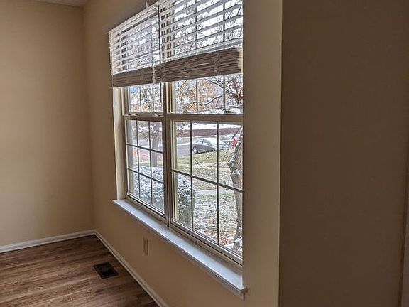5th image of 7955 Lexington Park Dr