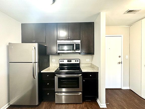 2nd image of 1720 N Halsted St APT 305