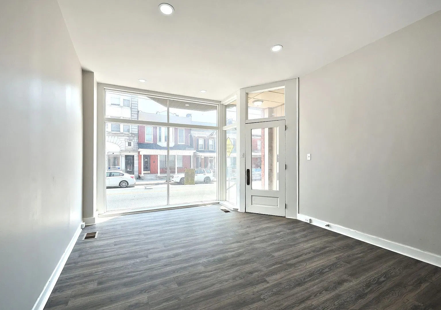 Studio, 3800 sqft, $895 — Photo 4