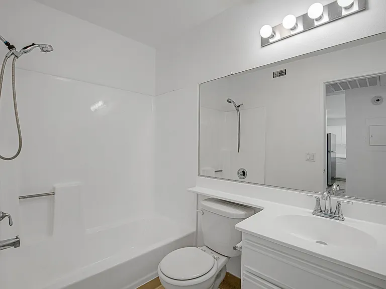 6825 Haskell Ave #304 — Photo 6