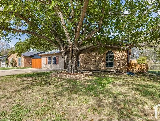 4 bed, 1900 sqft, $2,350 — Photo 3