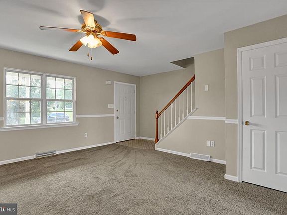 3rd image of 403 Grandview Dr