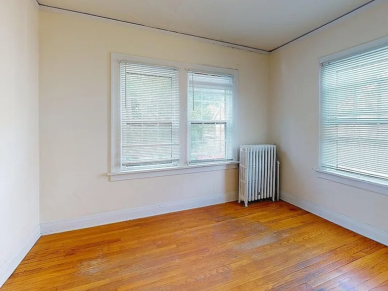 2530 Kendall Ave — Photo 8