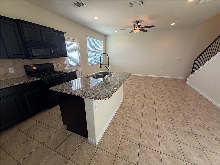 1001 Zodiac Ln #15 — Photo 8