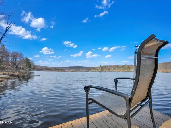 193 Waterview Ct, Hawley, PA 18428