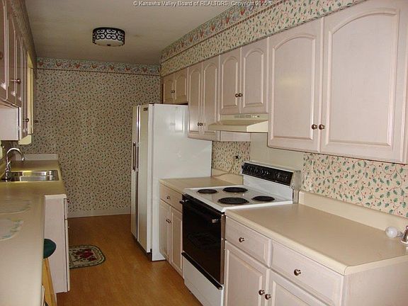 5th image of 724 Ellette Dr