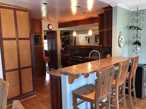 Kitchen bar