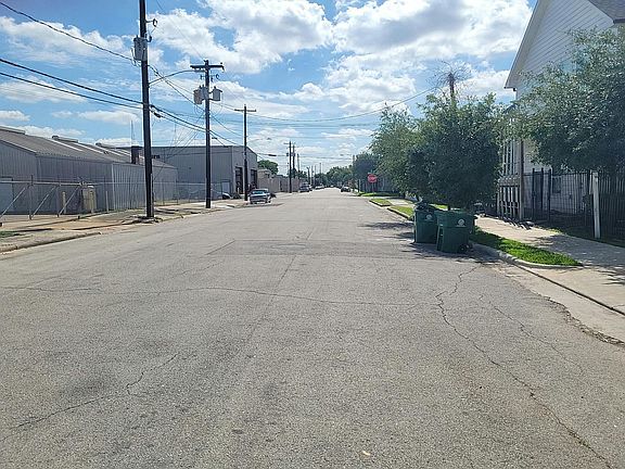 4th image of 1232 McNeil St
