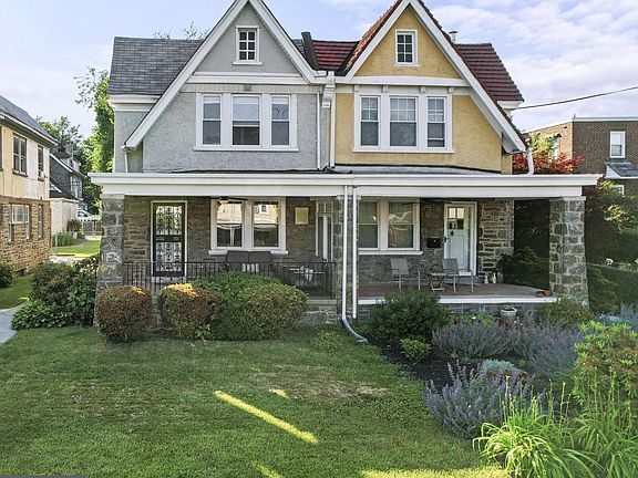 2nd image of 831 E Dorset St