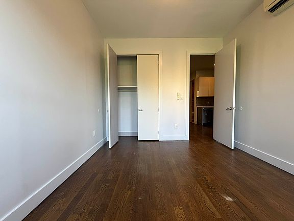 5th image of 629 Willoughby Ave #2A