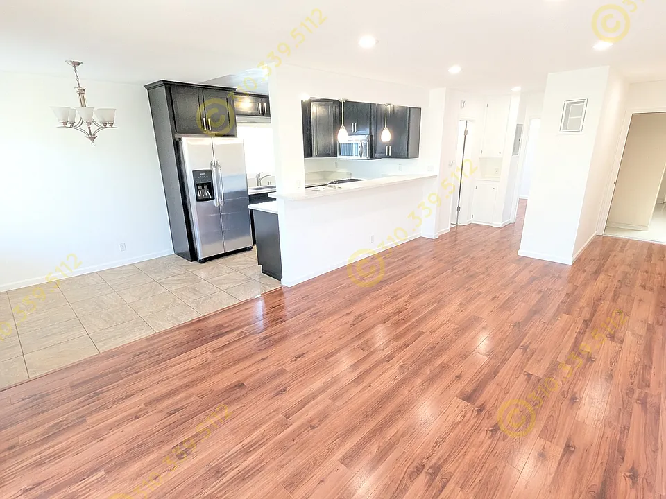 1027 N Stanley Ave #6