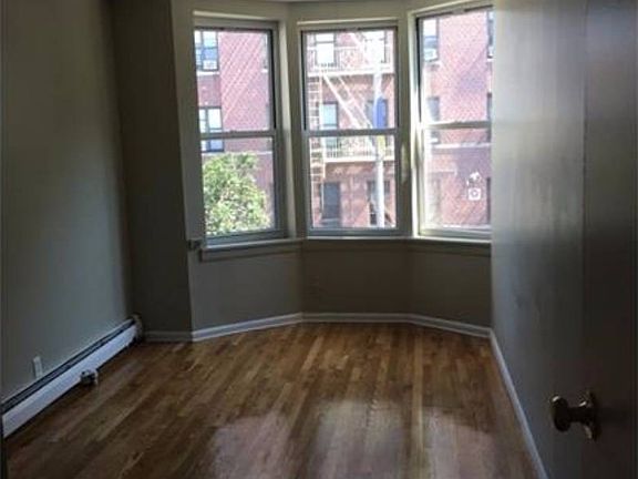 5th image of 2441 Morris Ave