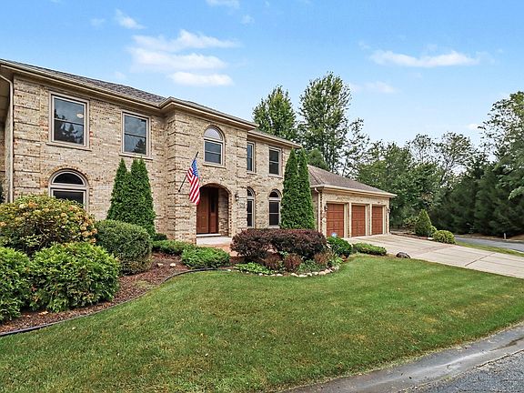 3rd image of 1 Golf View Ln