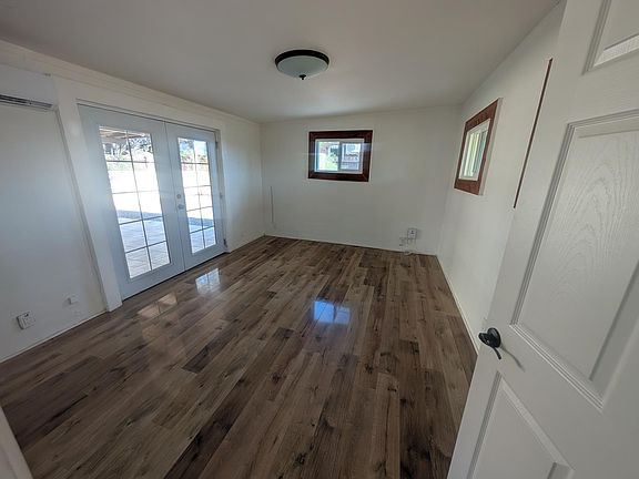 4th image of 302 E Adams St