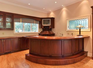 311 Crescent Dr, Franklin Lakes, NJ 07417