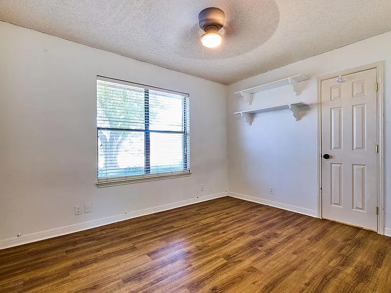 1105 Stratford Cv — Photo 23