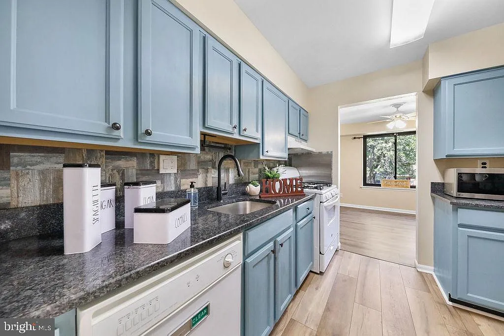 1 bed, 1.0 bath, 934 sqft, $1,750 — Photo 1