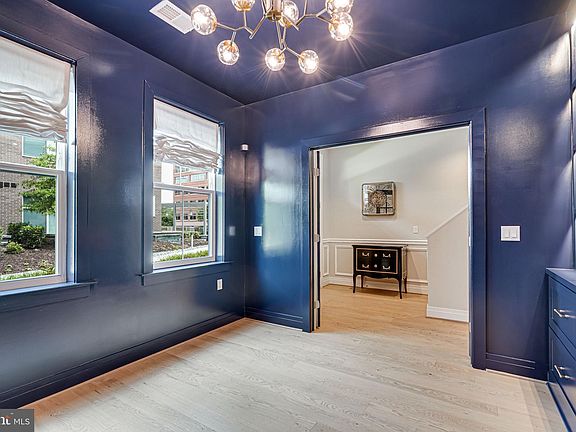5th image of 225 Montgomery St