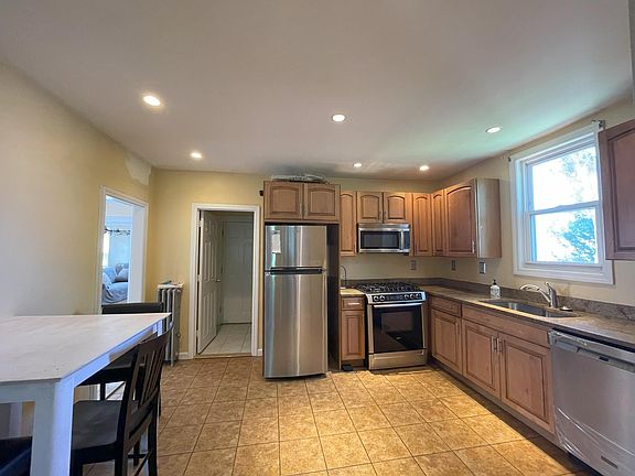 5th image of 17 Parsons St #17