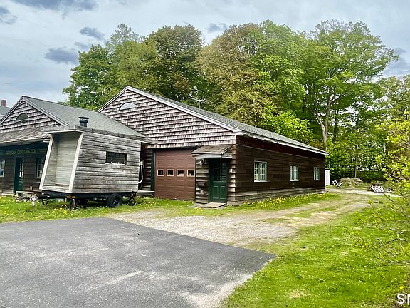 3rd image of 16 Maple Avenue