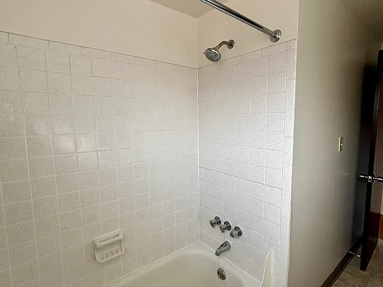 Losson Garden Apartments — Photo 10