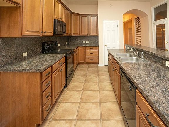5th image of 725 Stoneybrooke Way
