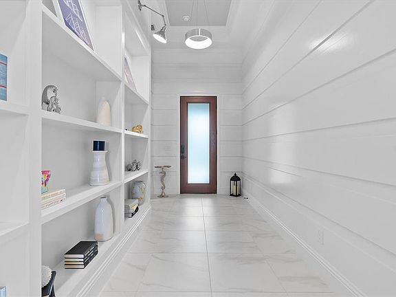 5th image of 556 BOCELLI DRIVE