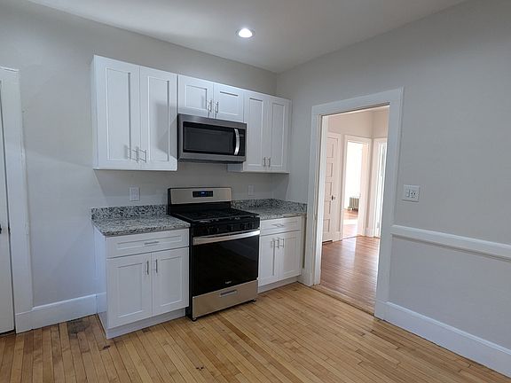 5th image of 114 Fern St #1