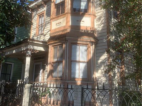 3rd image of 306 E Park Ave