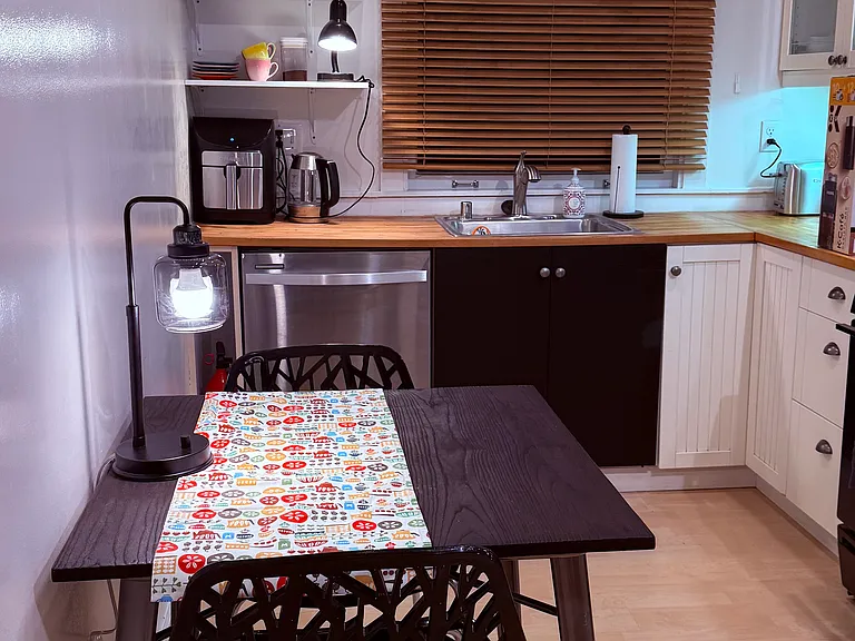 Eat-in Kitchen