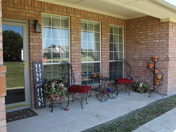 3rd image of 166 Meadowview Cir