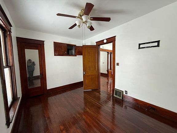 4th image of 502 E 24th St #1