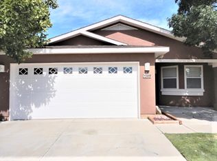 569 Santa Fe Meadows Dr NE, Rio Rancho, NM 87144