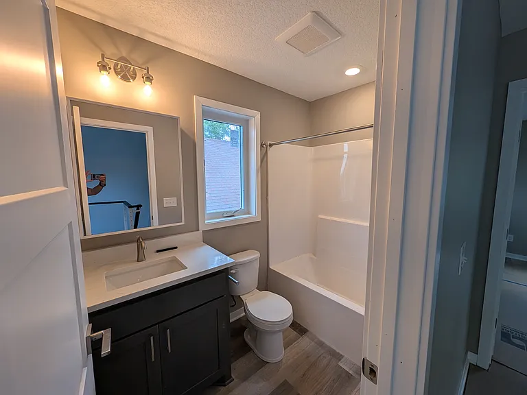 Full second bathroom upstairs between the loft and large second bedroom.