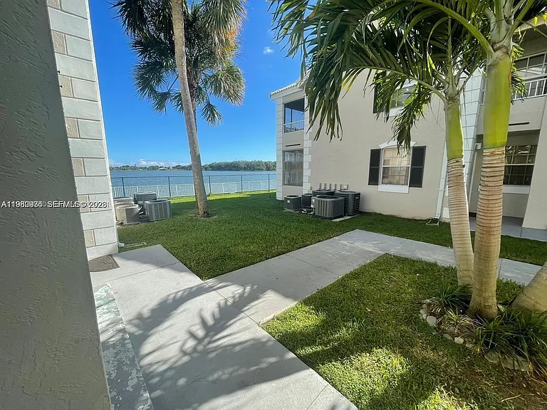 2811 N Oakland Forest Dr #110 — Photo 18