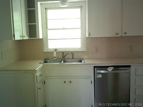 3rd image of 3432 Woodland Rd