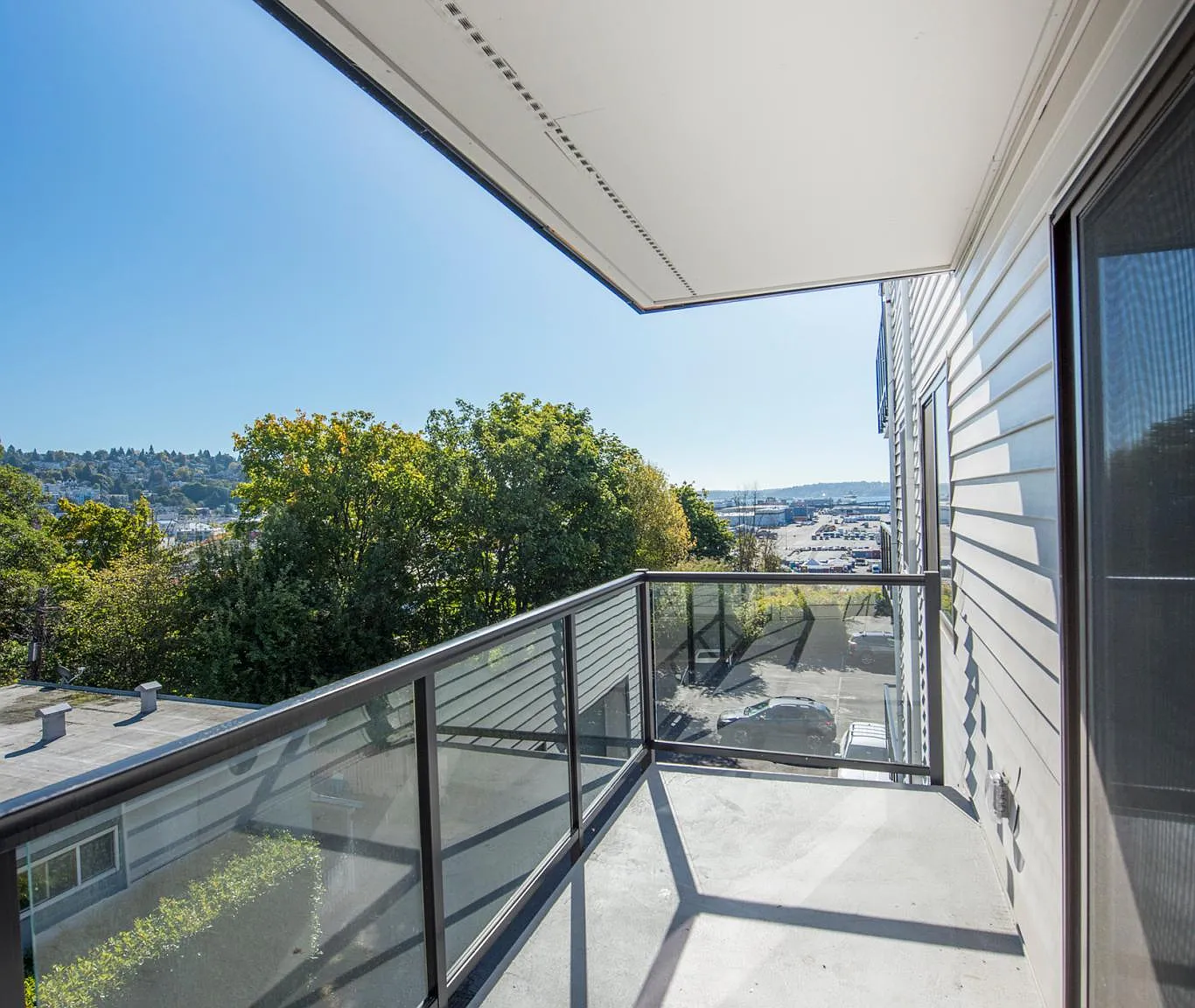 2 bed, 1.5 bath, 1010 sqft, $2,500 — Photo 2