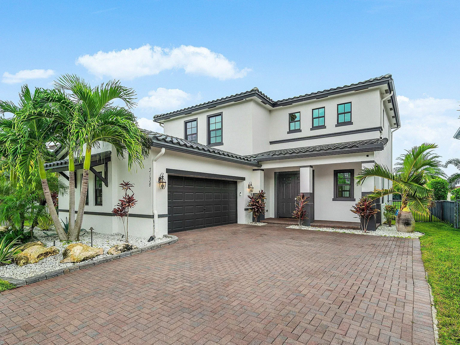 5 bed, 3.0 bath, 2932 sqft, $7,495 — Photo 1