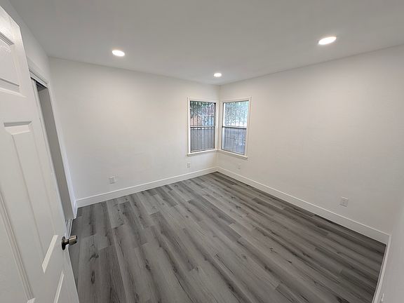 3rd image of 710 Myrtle Ave APT B