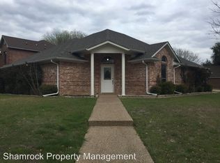 327 April Ln, Hewitt, TX 76643