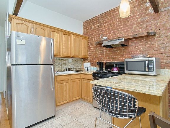 4th image of 171 E 117th St APT 3