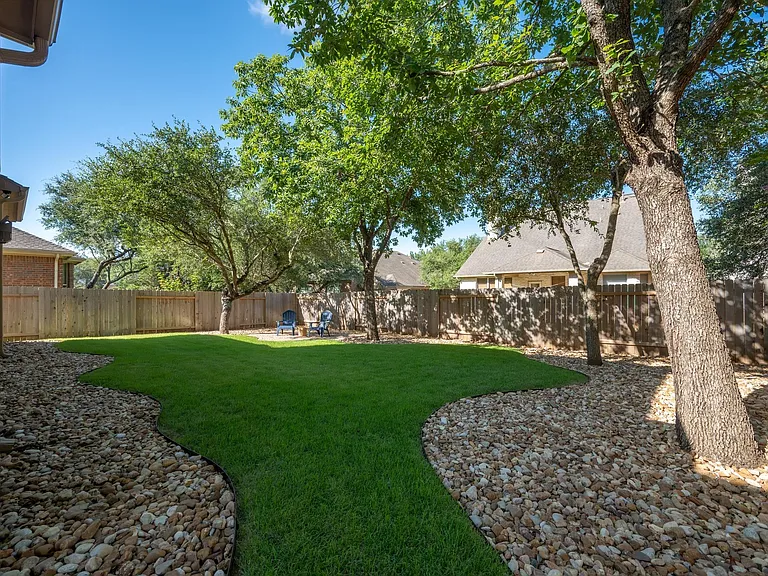 8620 Alophia Dr — Photo 28