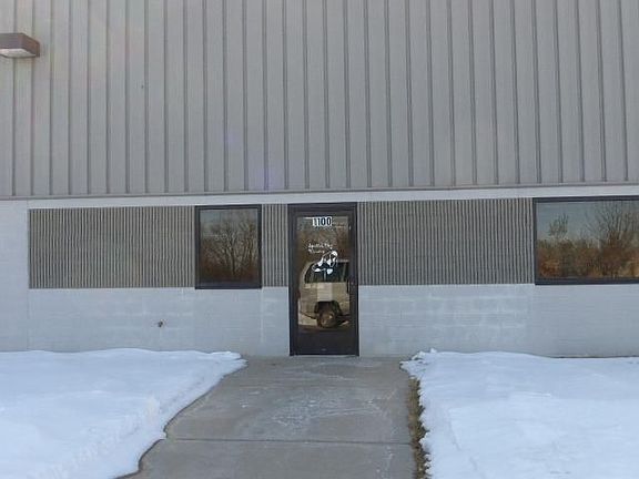 4th image of 1100 Woodland Dr