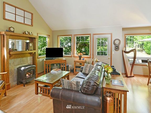 4th image of 226 NW Grow Avenue #226