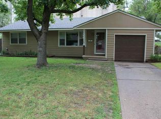 17 Meadowlark Ln, Hutchinson, KS 67502