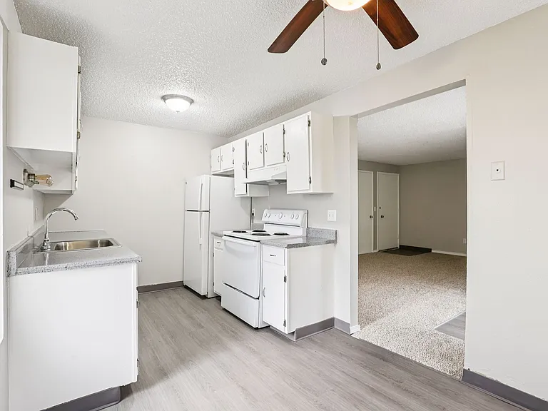 PARK PLACE APARTMENTS - YOUR HOME IS HERE! - UP TO 6 WEEKS FREE! PLUS $99 OAC MOVE-IN SPECIAL! — Photo 16