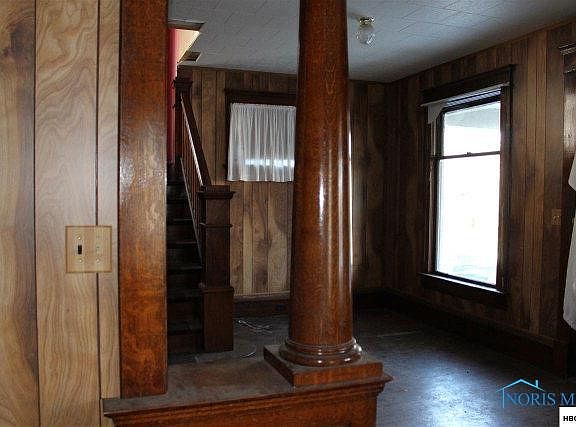 2nd image of 429 E Charles St