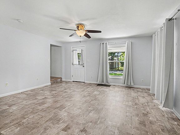 5th image of 230 Delano St
