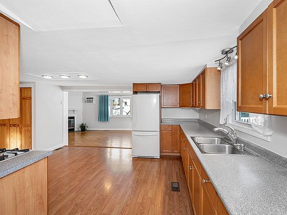 4th image of 21 Prescott Ave