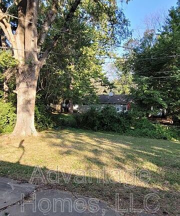 3rd image of 11214 Crystal Ave
